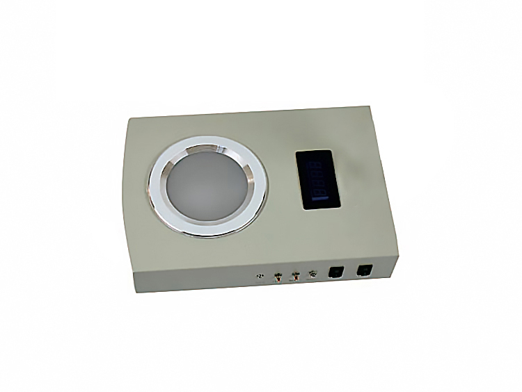 我公司生產(chǎn)的菌落計數(shù)器是一種數(shù)字顯示式自動細菌檢驗儀器。由計數(shù)器、探筆、計數(shù)池等部分組成，計數(shù)器采用CMOS集成電路精心設計，LED數(shù)碼管顯示，字高13mm，清晰明亮，配合探筆，計數(shù)靈敏準確。菌落對比清楚。便于觀察。